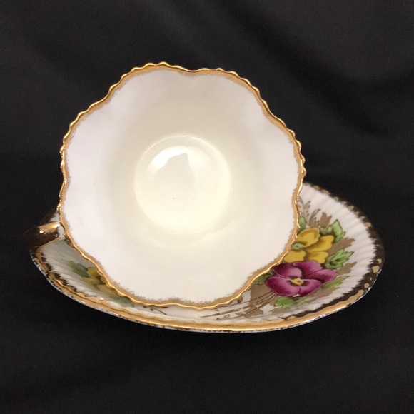 Vintage Salisbury Bone China Teacup and Saucer Pansy Pattern - Picture 4 of 9